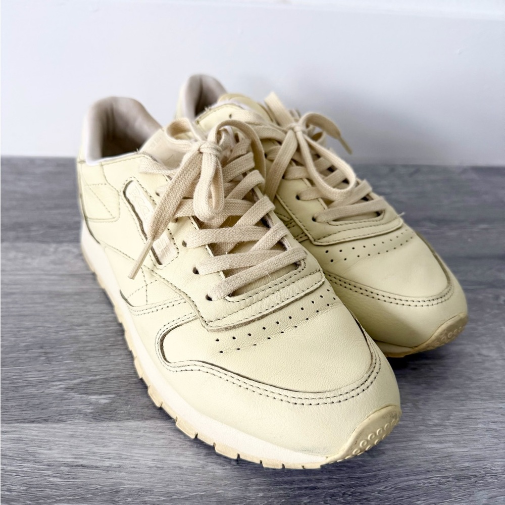 Reebok Cream Leather Classic Sneakers Low Top Size 6.5